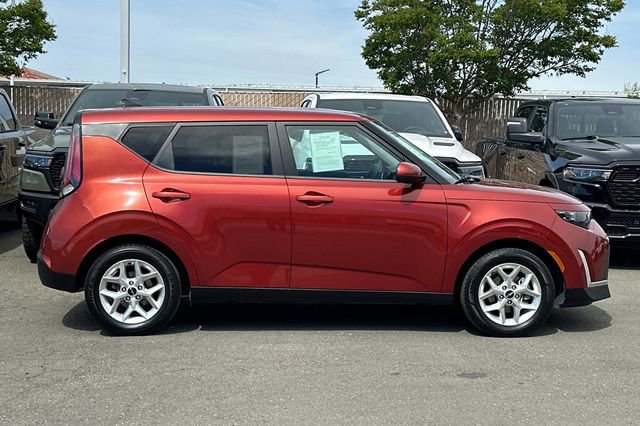 Used 2023 Kia Soul LX w/ LX Technology Package image 3