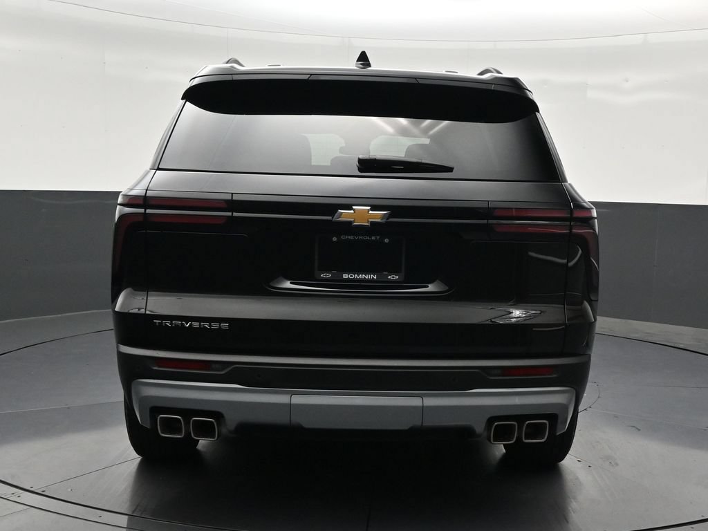 Used 2026 Chevrolet Traverse LT FWD image 4