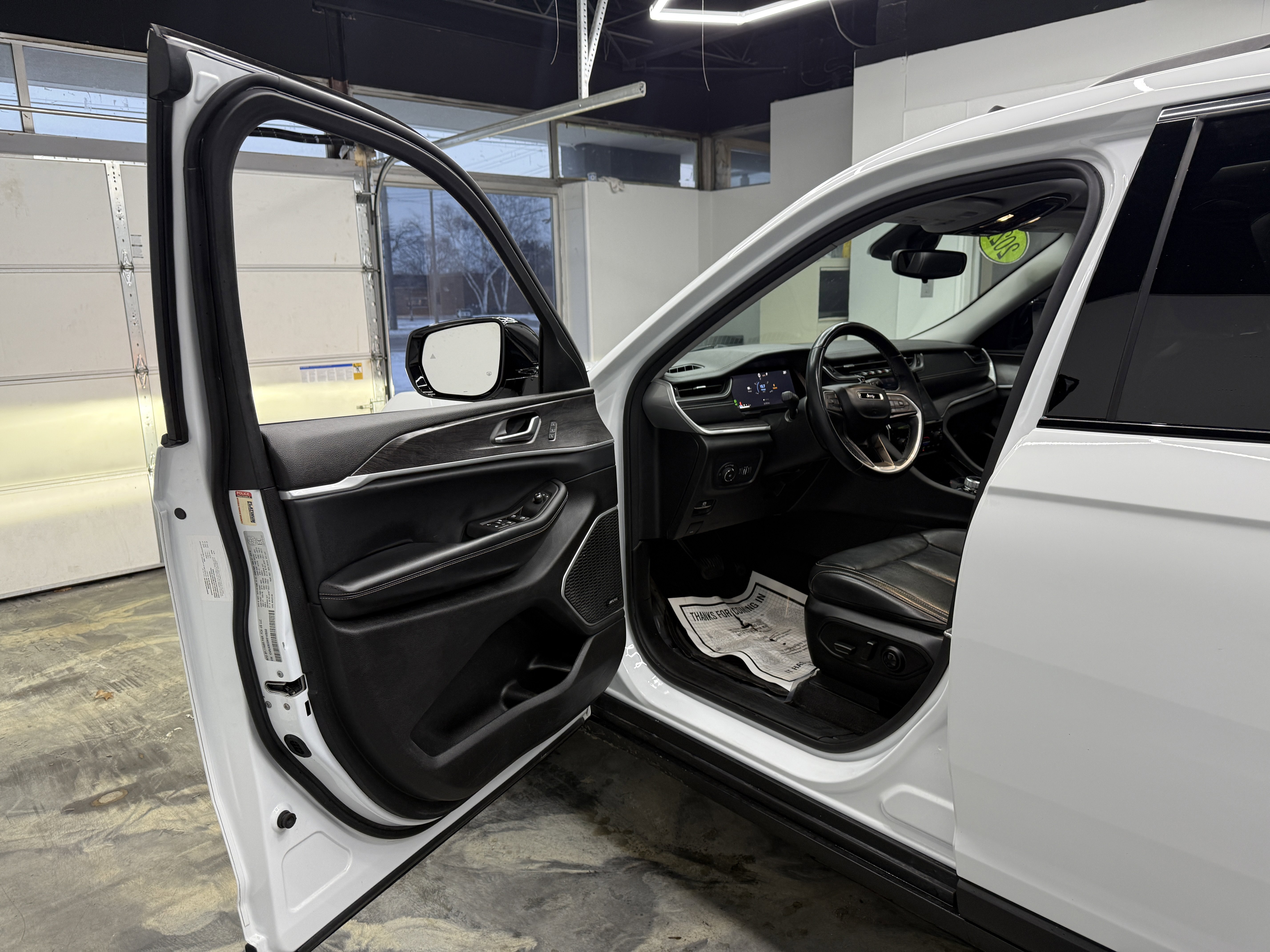 Used 2021 Jeep Grand Cherokee L Limited w/ Luxury Tech Group II image 9