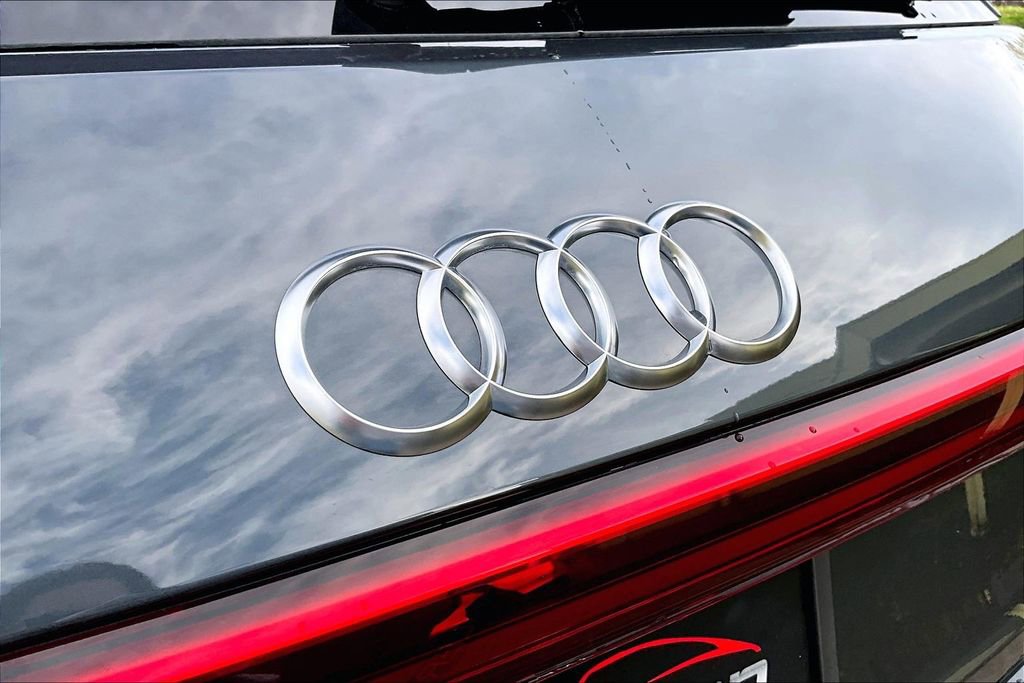 Used 2019 Audi e-tron Prestige w/ Prestige Package AWD/4WD image 11