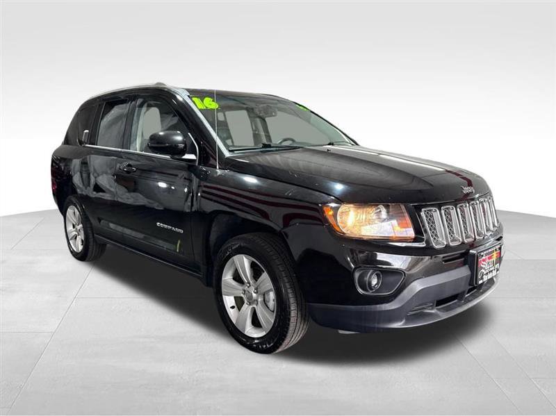 Used 2016 Jeep Compass Latitude AWD/4WD image 3