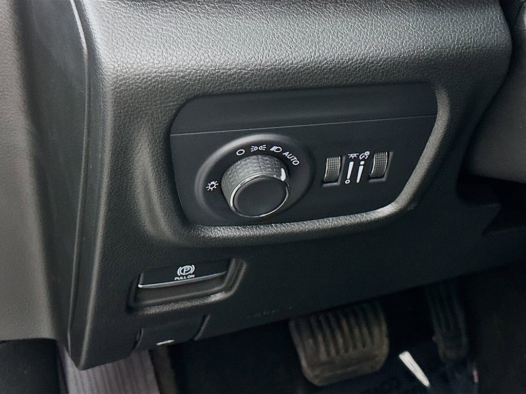 Certified 2024 Jeep Grand Cherokee Altitude image 18