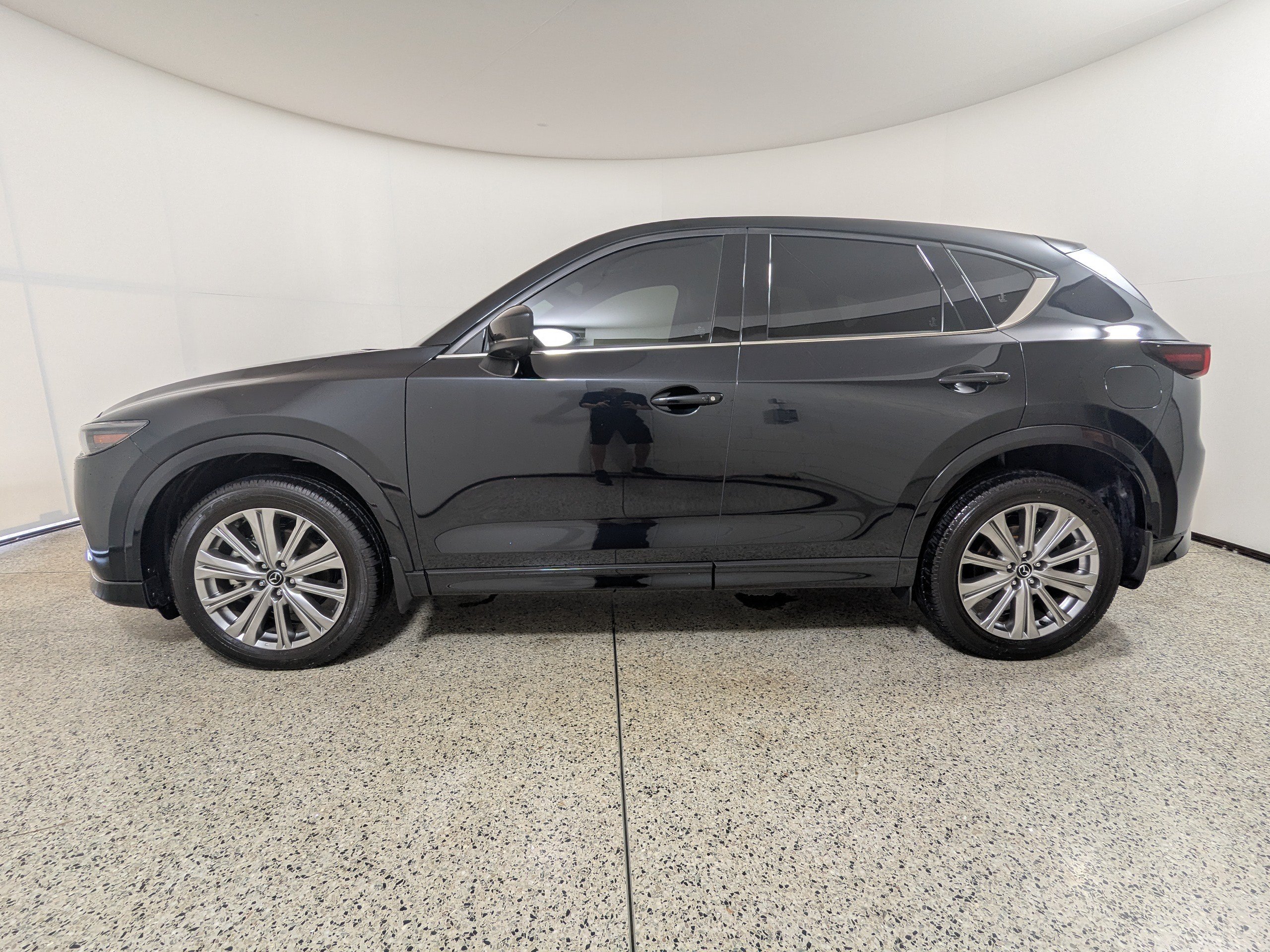Used 2023 MAZDA CX-5 Signature AWD/4WD image 4