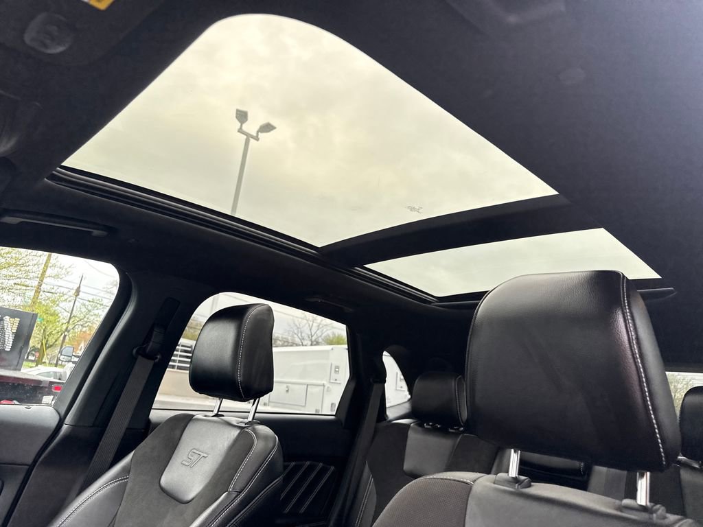 Used 2023 Ford Edge ST w/ Equipment Group 401A image 27