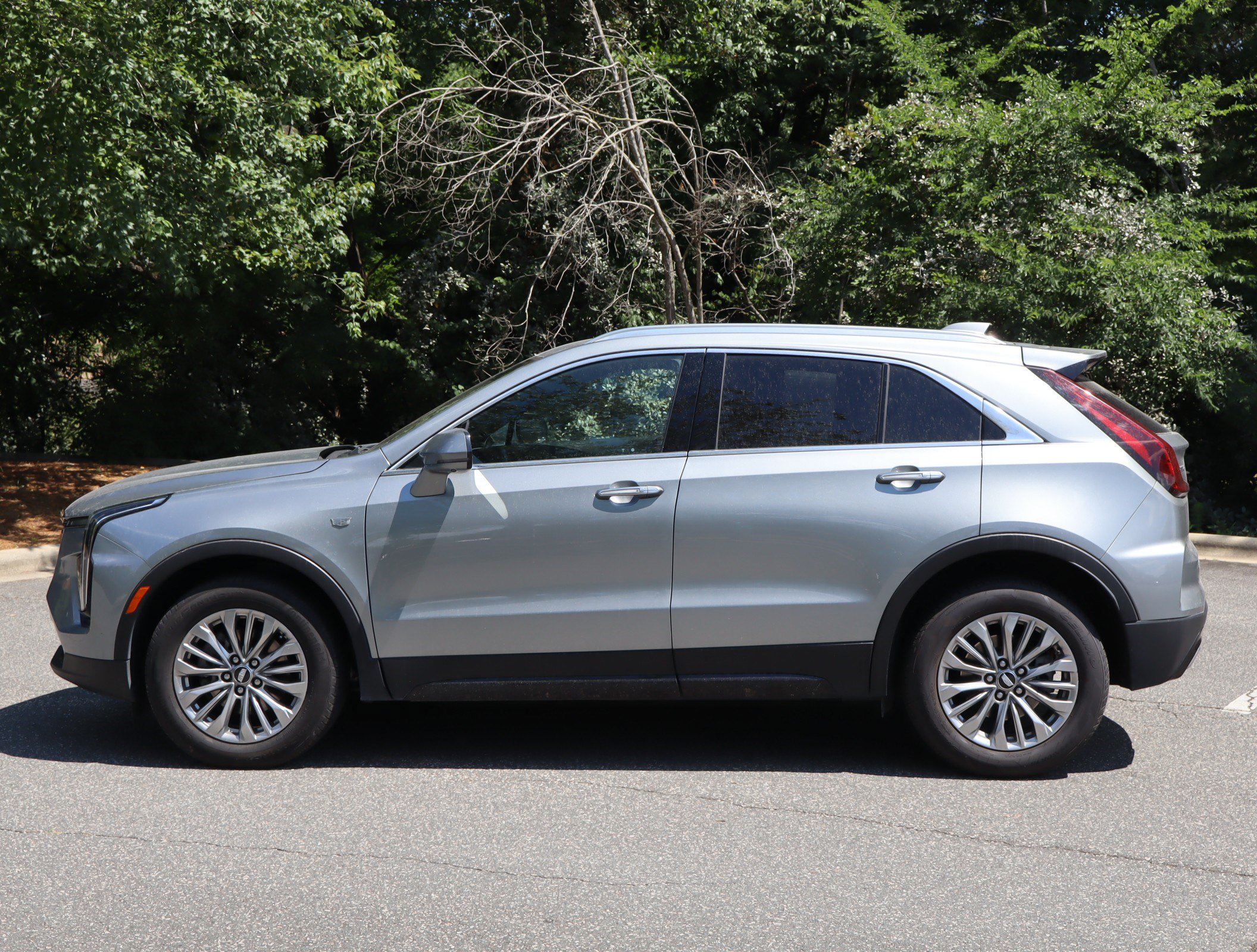 Used 2025 Cadillac XT4 Premium Luxury FWD image 6