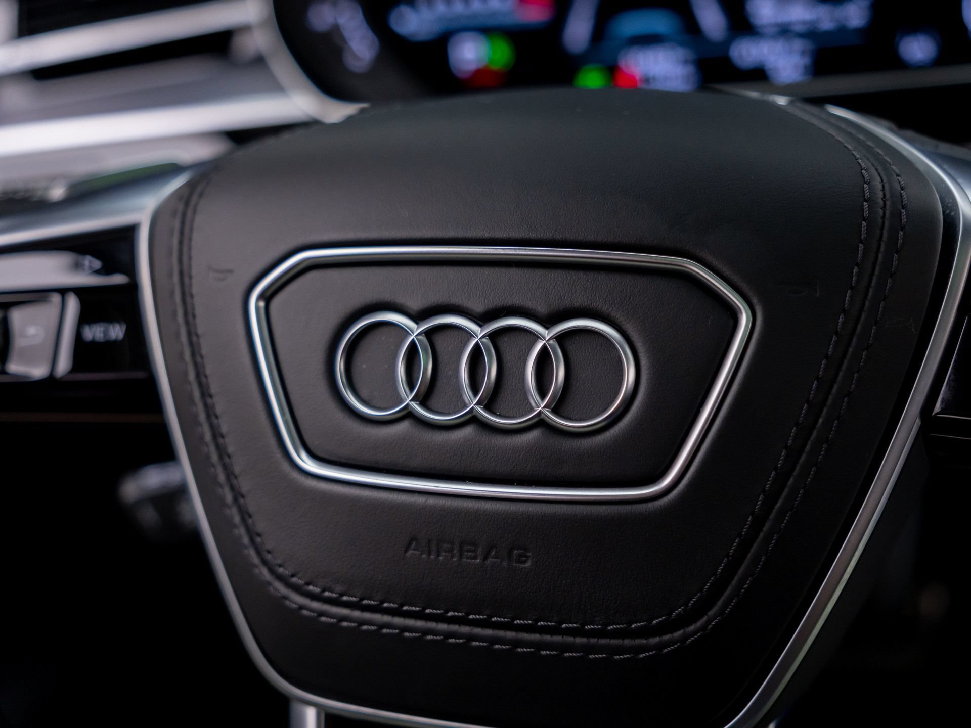 Used 2022 Audi S8 AWD/4WD image 28