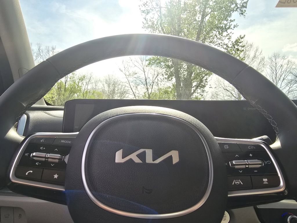 Used 2025 Kia Sorento EX w/ EX Panoramic Sunroof Package image 30