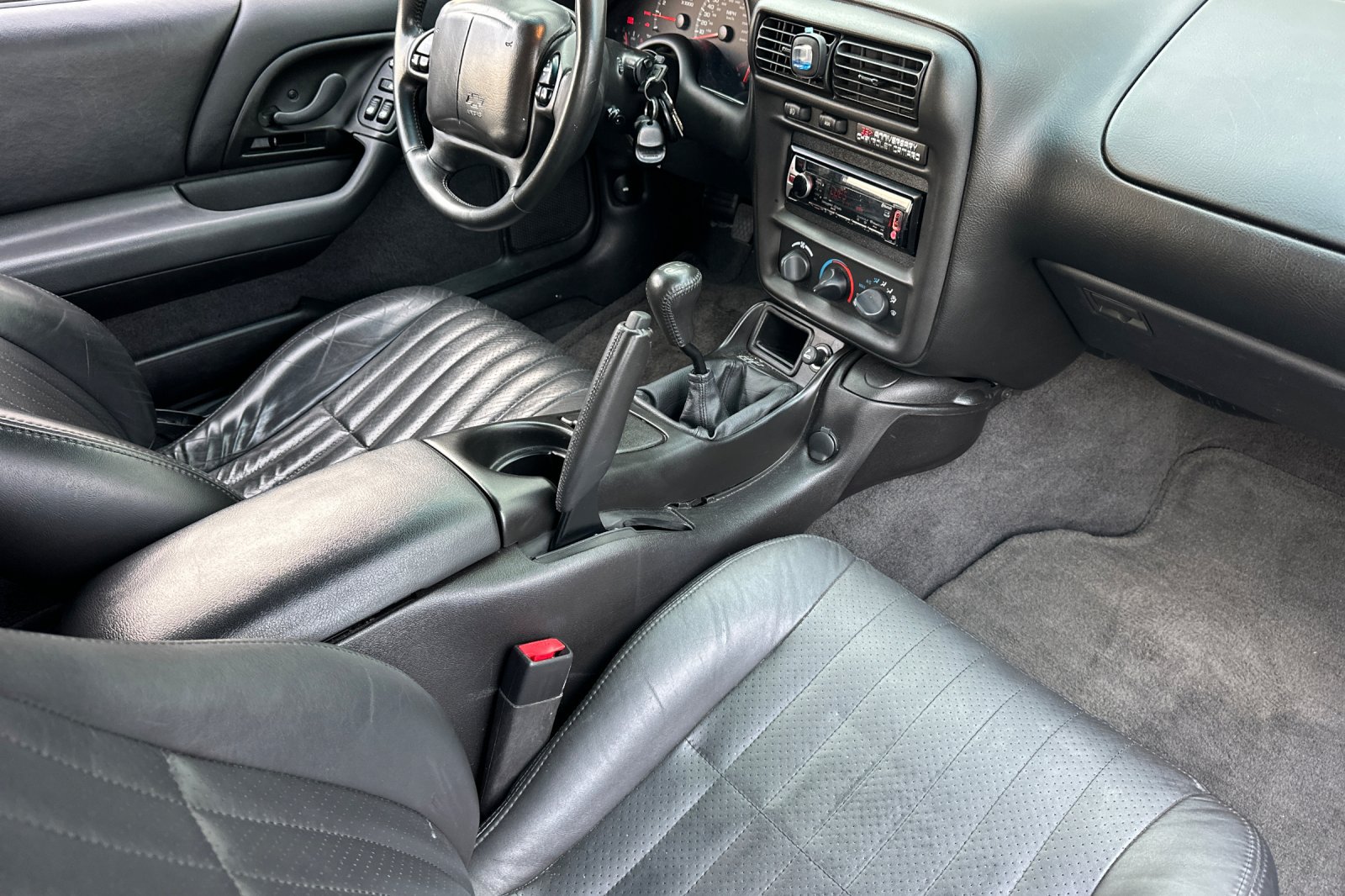 Used 2002 Chevrolet Camaro Z28 w/ SS Performance/Appearance Pkg RWD image 18