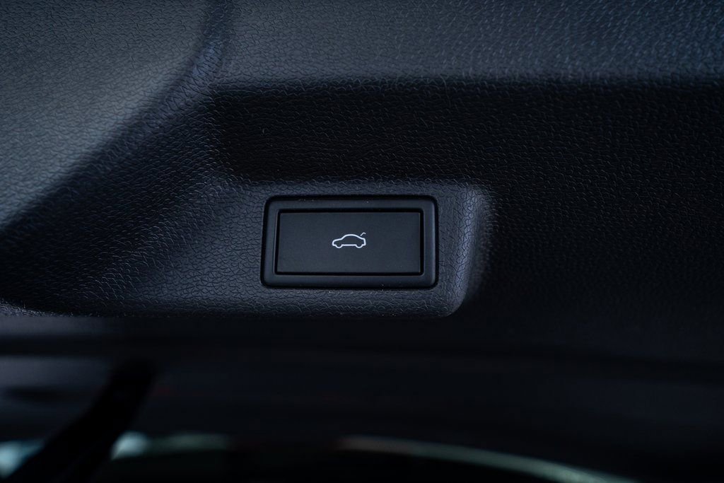 Used 2025 Volkswagen ID. Buzz 1st Edition image 55