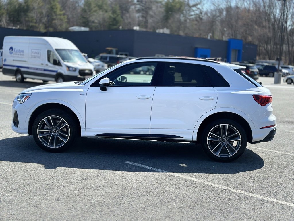 Used 2025 Audi Q3 2.0T Premium w/ Convenience Package image 3