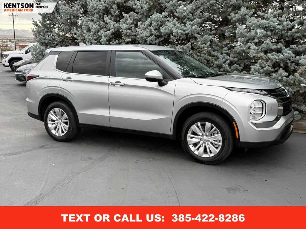 Used 2025 Mitsubishi Outlander ES image 12