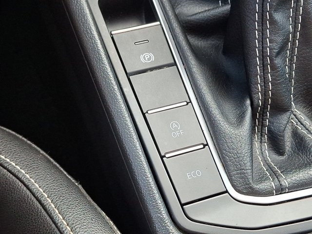 Certified 2023 Volkswagen Jetta SE w/ Panoramic Sunroof Package FWD image 32