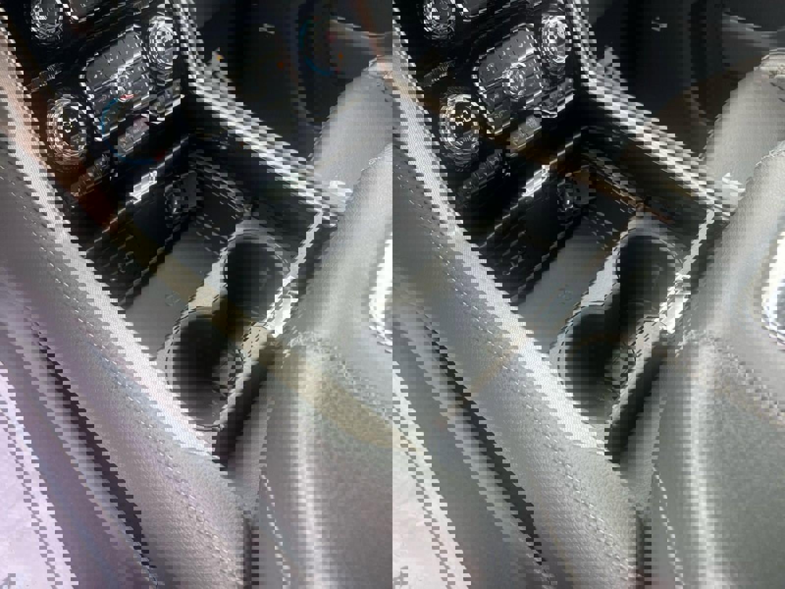 Used 2022 GMC Yukon XL Denali w/ Denali Premium Package image 18