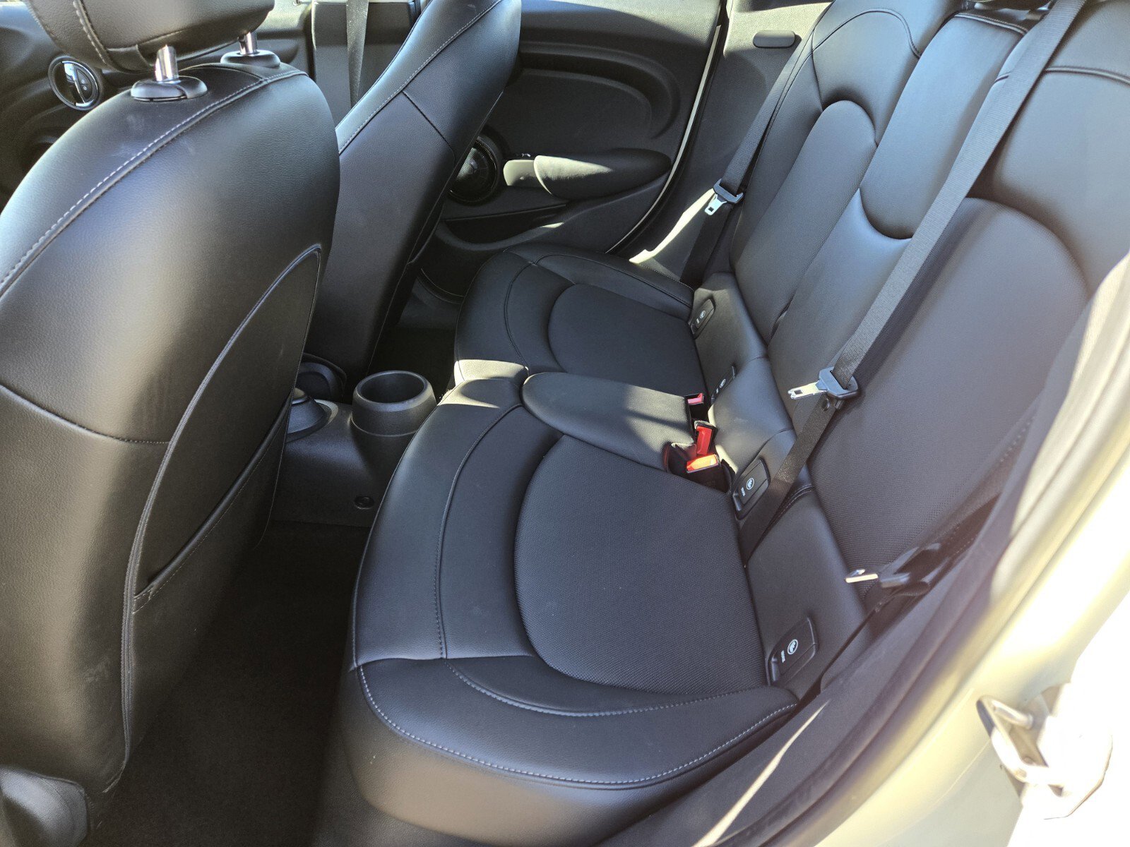 Used 2016 MINI Cooper 4-Door Hardtop image 12