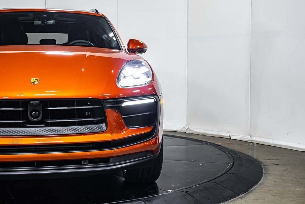 Used 2025 Porsche Macan image 21