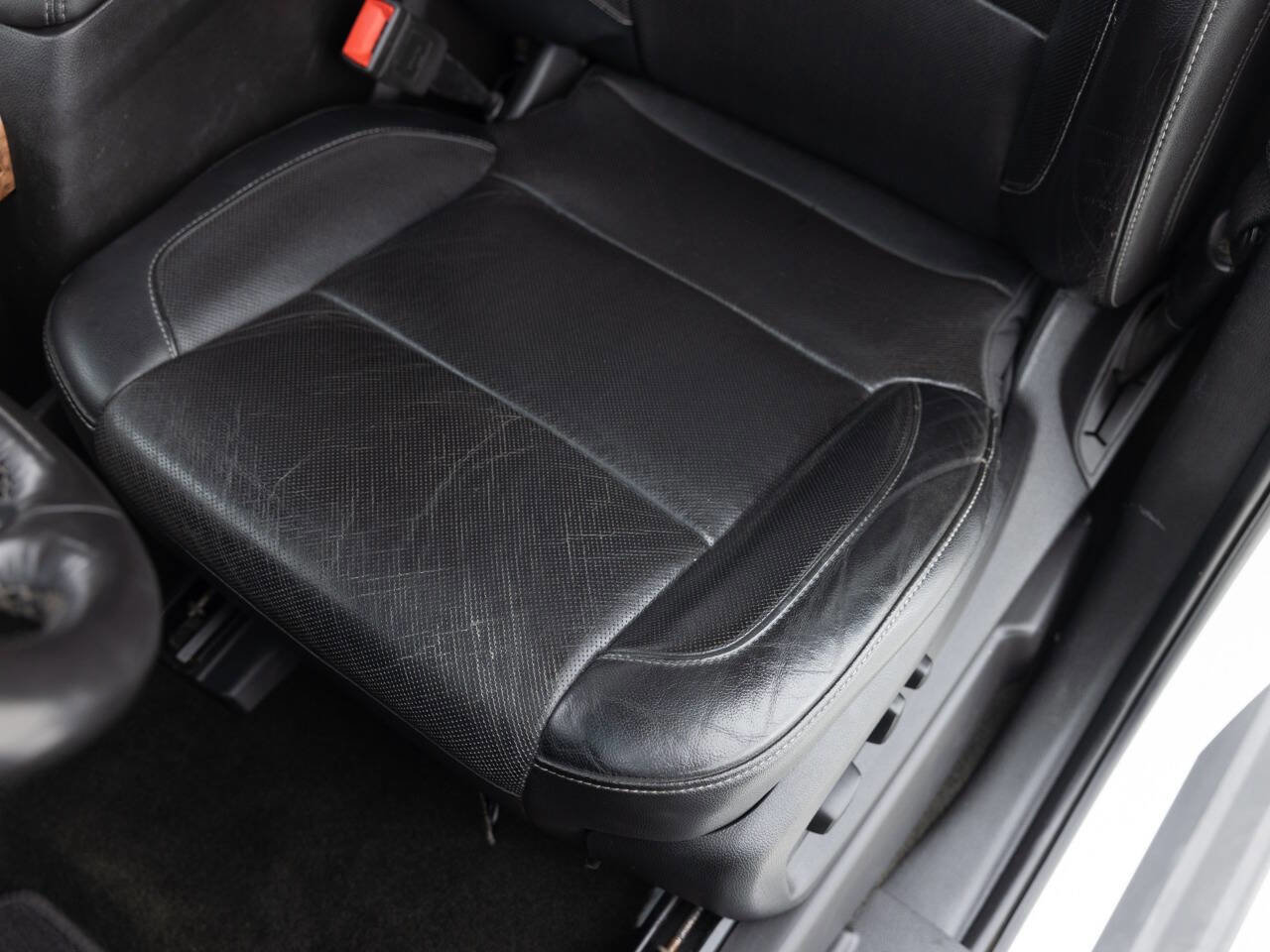 Used 2018 Chevrolet Tahoe Premier AWD/4WD image 25