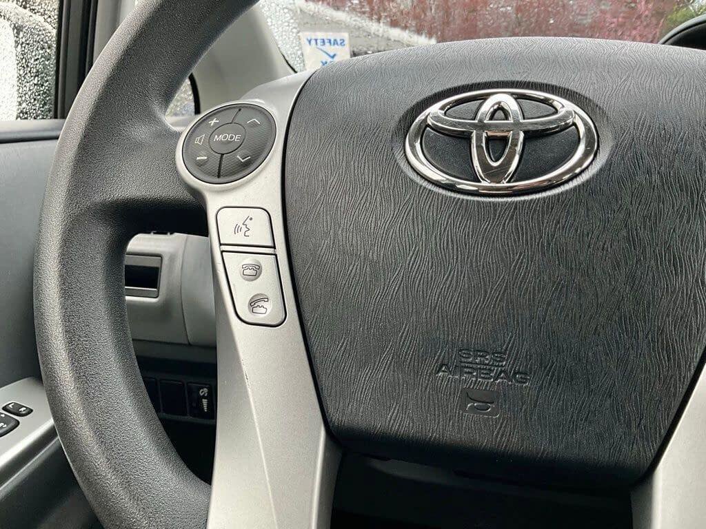 Used 2014 Toyota Prius V Three image 22