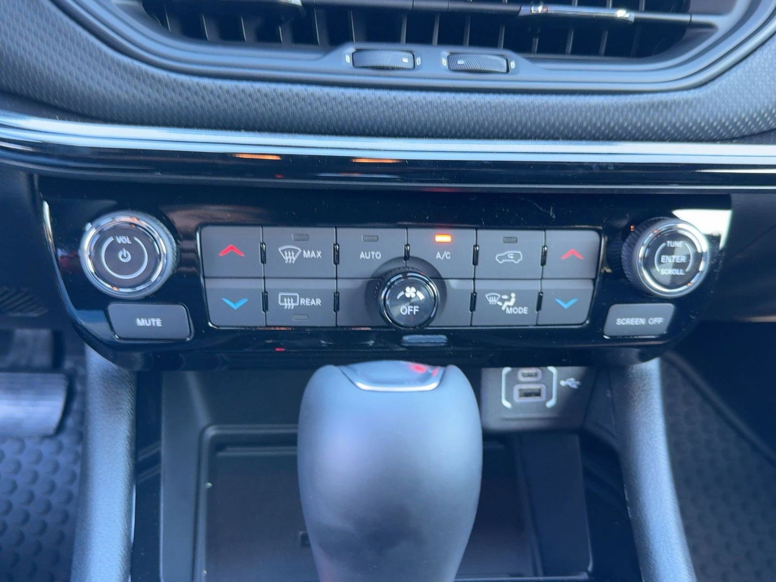 New 2026 Jeep Compass Latitude image 25