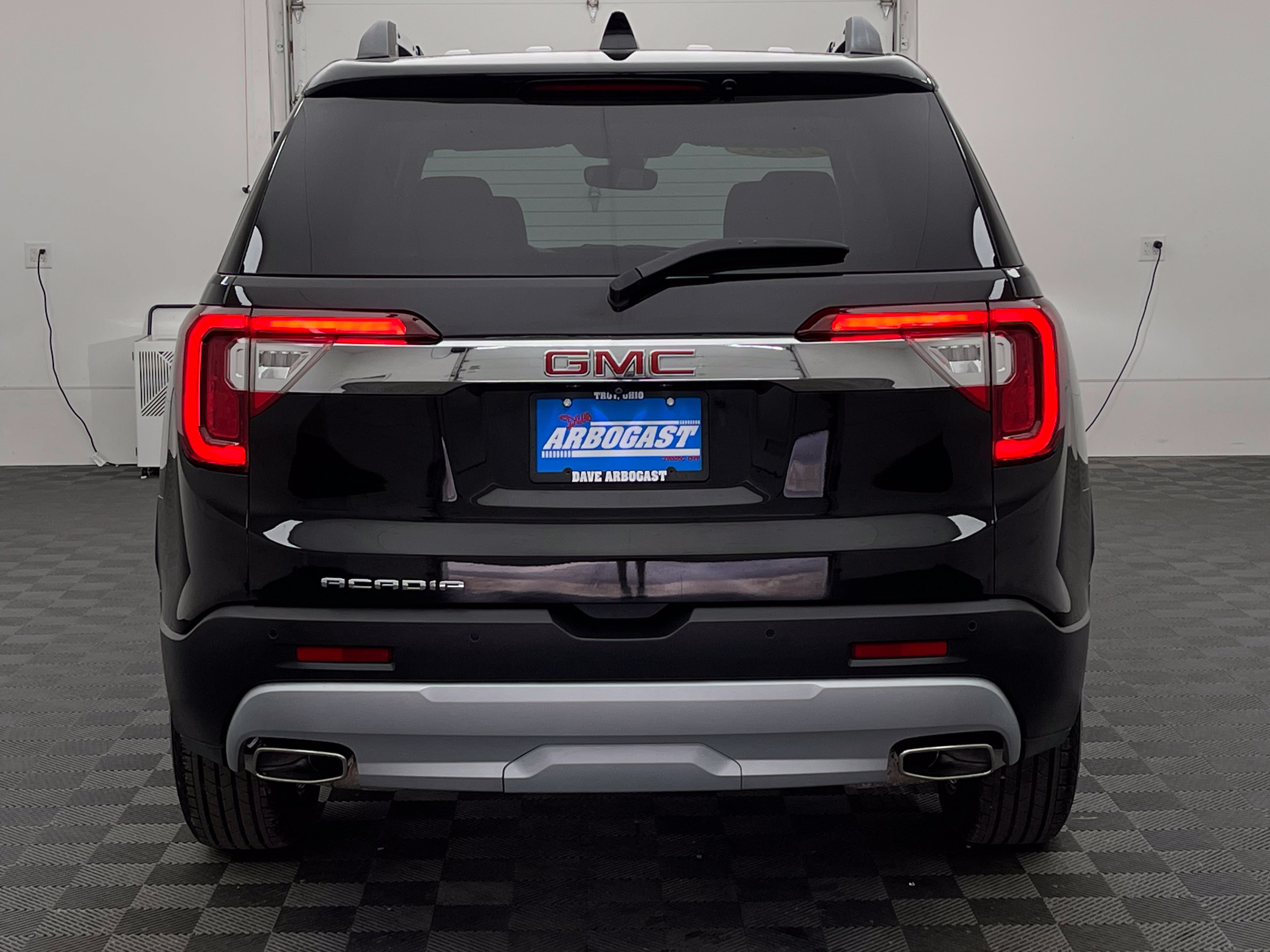 Used 2023 GMC Acadia SLT FWD image 8