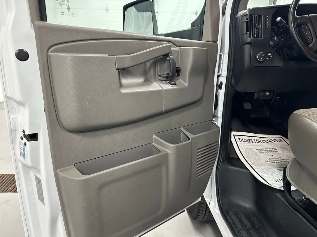 Used 2022 Chevrolet Express 3500 w/ Power Convenience Package image 8