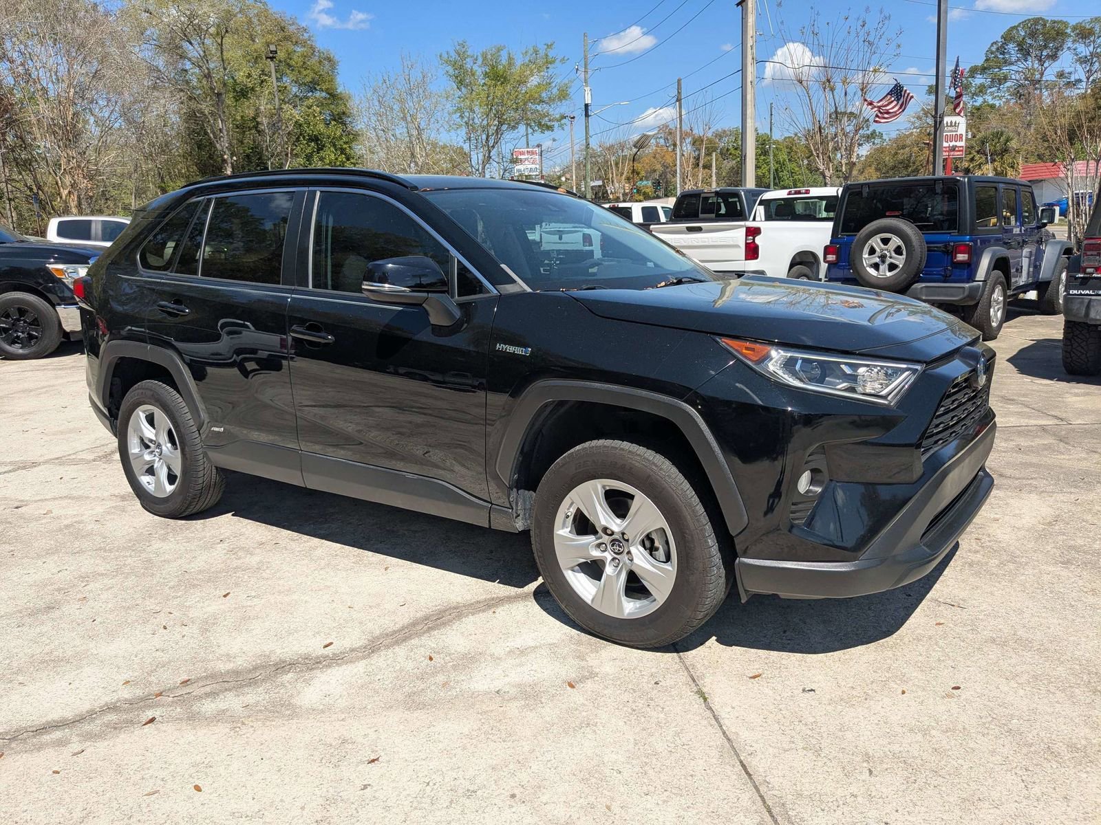 Used 2019 Toyota RAV4 XLE w/ Convenience Package image 2