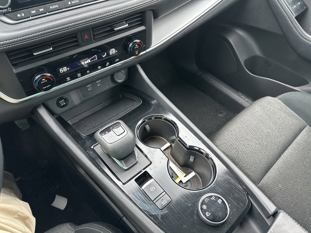 Used 2024 Nissan Rogue SV image 14