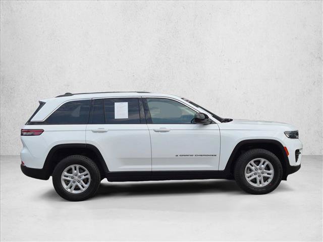 Used 2023 Jeep Grand Cherokee Laredo w/ Trailer Tow Prep Group (B) AWD/4WD image 4