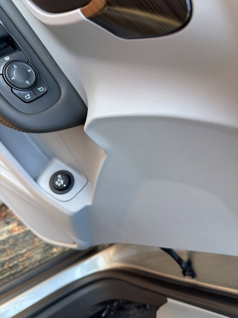 Used 2023 GMC Terrain SLE w/ Driver Convenience Package image 21