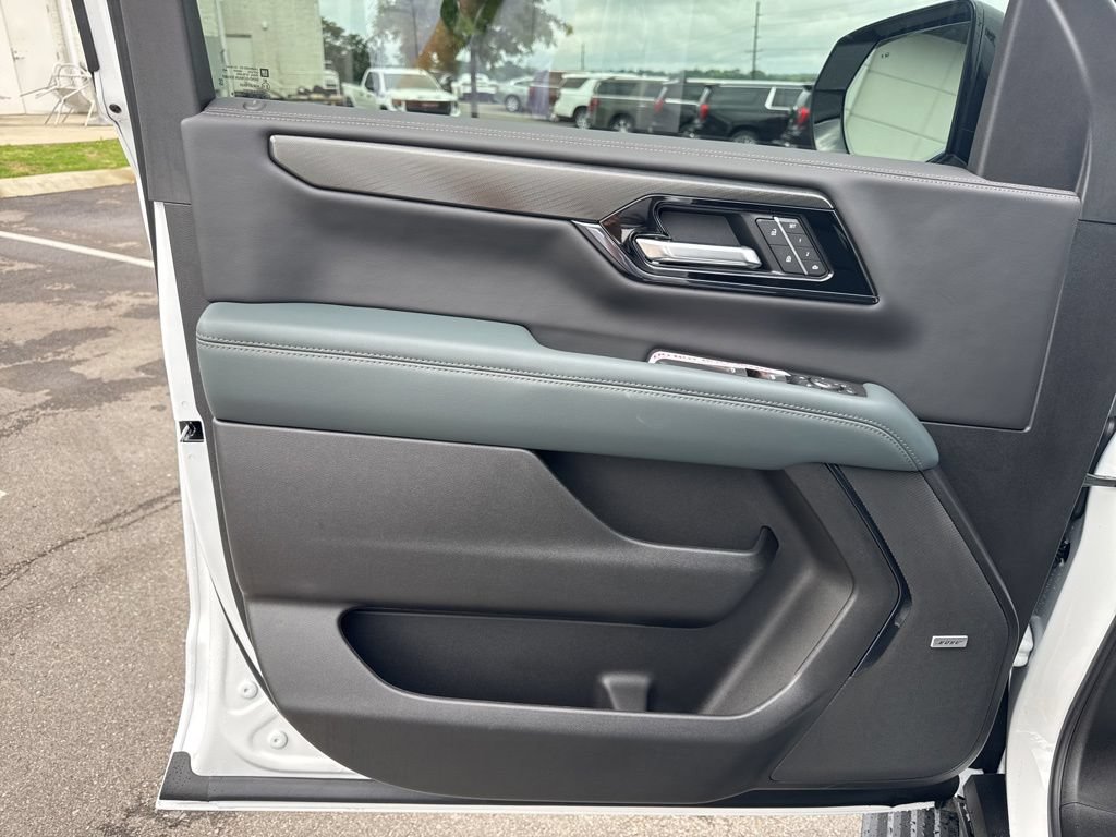 New 2026 GMC Yukon AT4 w/ AT4 Premium Plus Package AWD/4WD image 11
