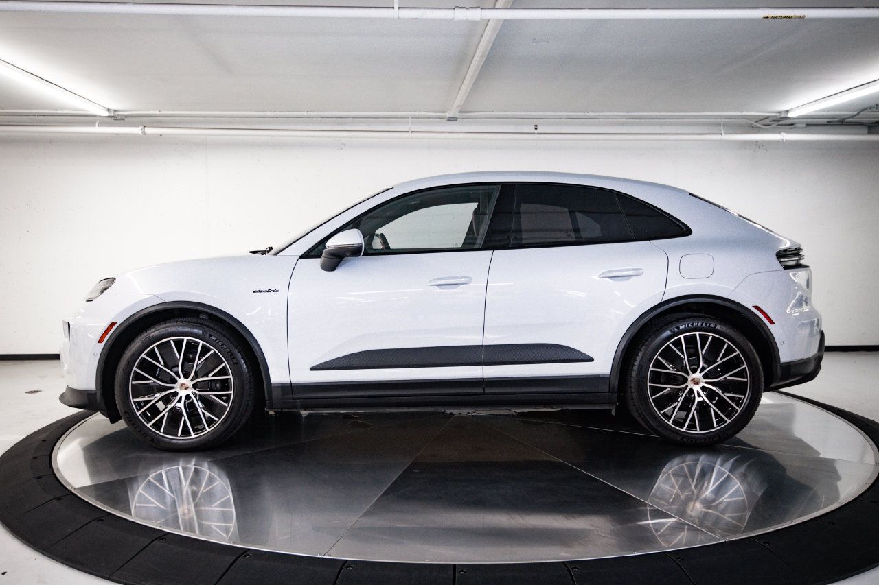 Used 2024 Porsche Macan 4 Electric AWD/4WD image 2