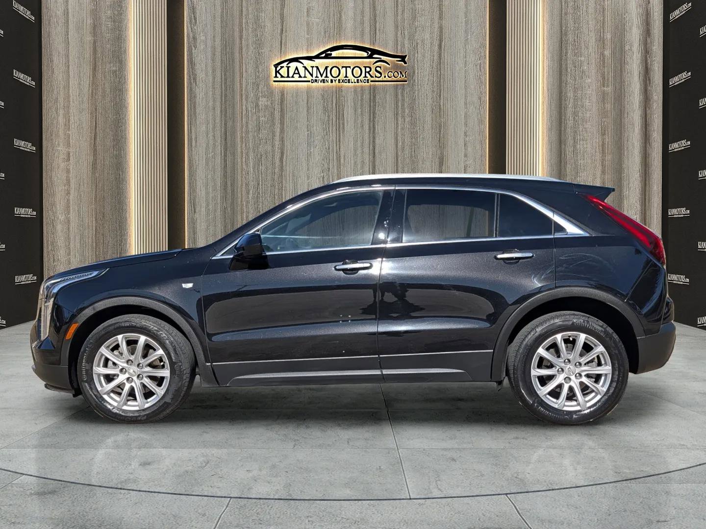 Used 2023 Cadillac XT4 Luxury w/ Cold Weather Package image 4