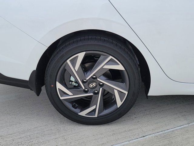 New 2026 Hyundai Elantra Limited FWD image 5