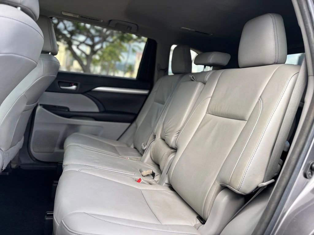 Used 2017 Toyota Highlander XLE image 11