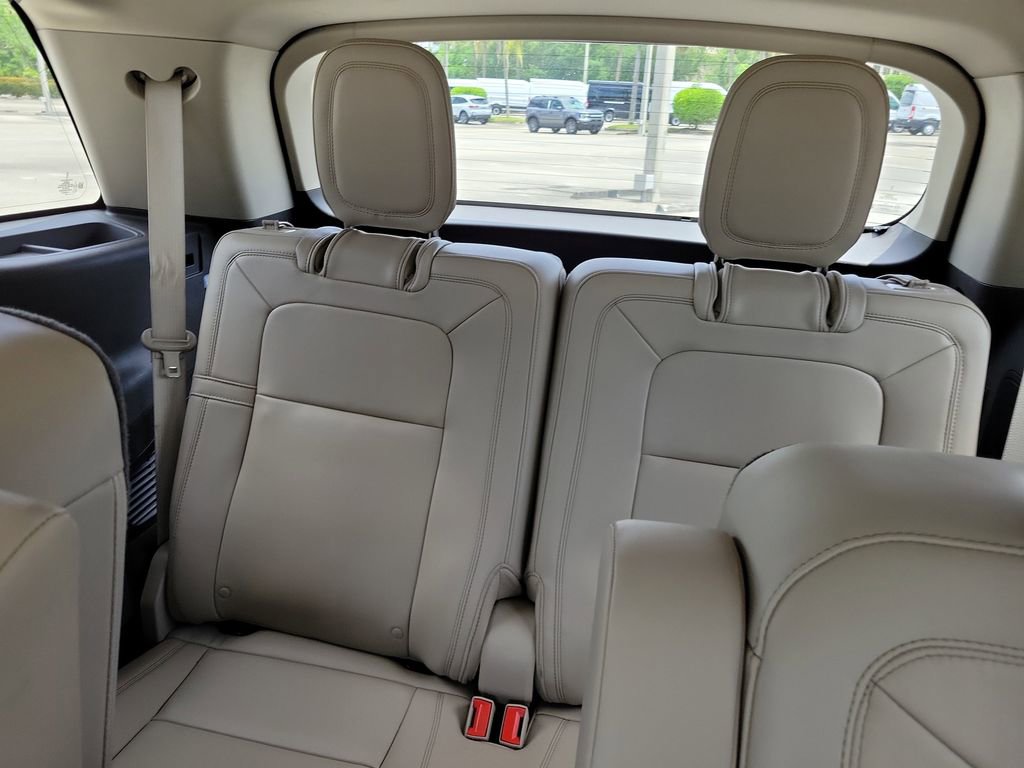 Certified 2023 Lincoln Aviator Reserve w/ Equipment Group 201A image 18