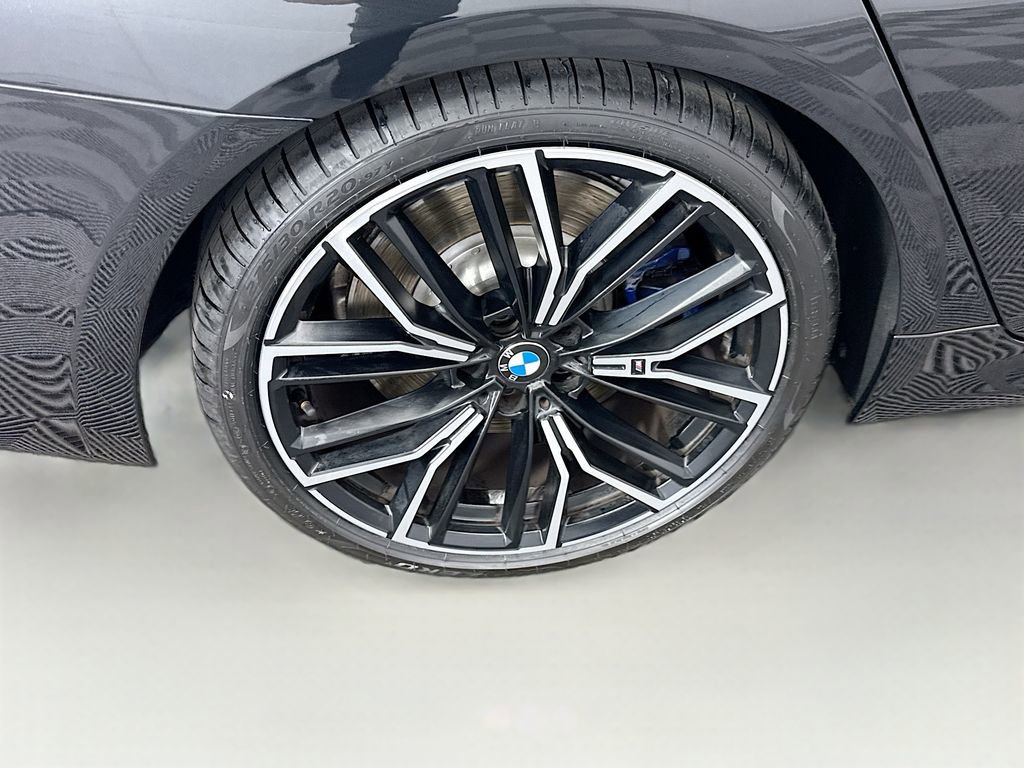 Used 2021 BMW M550i xDrive w/ Premium Package image 32