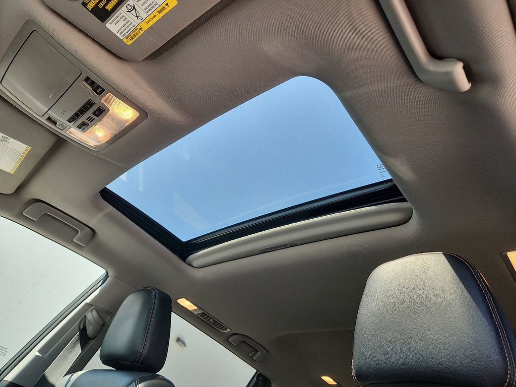 Used 2017 Toyota Highlander Limited AWD/4WD image 10