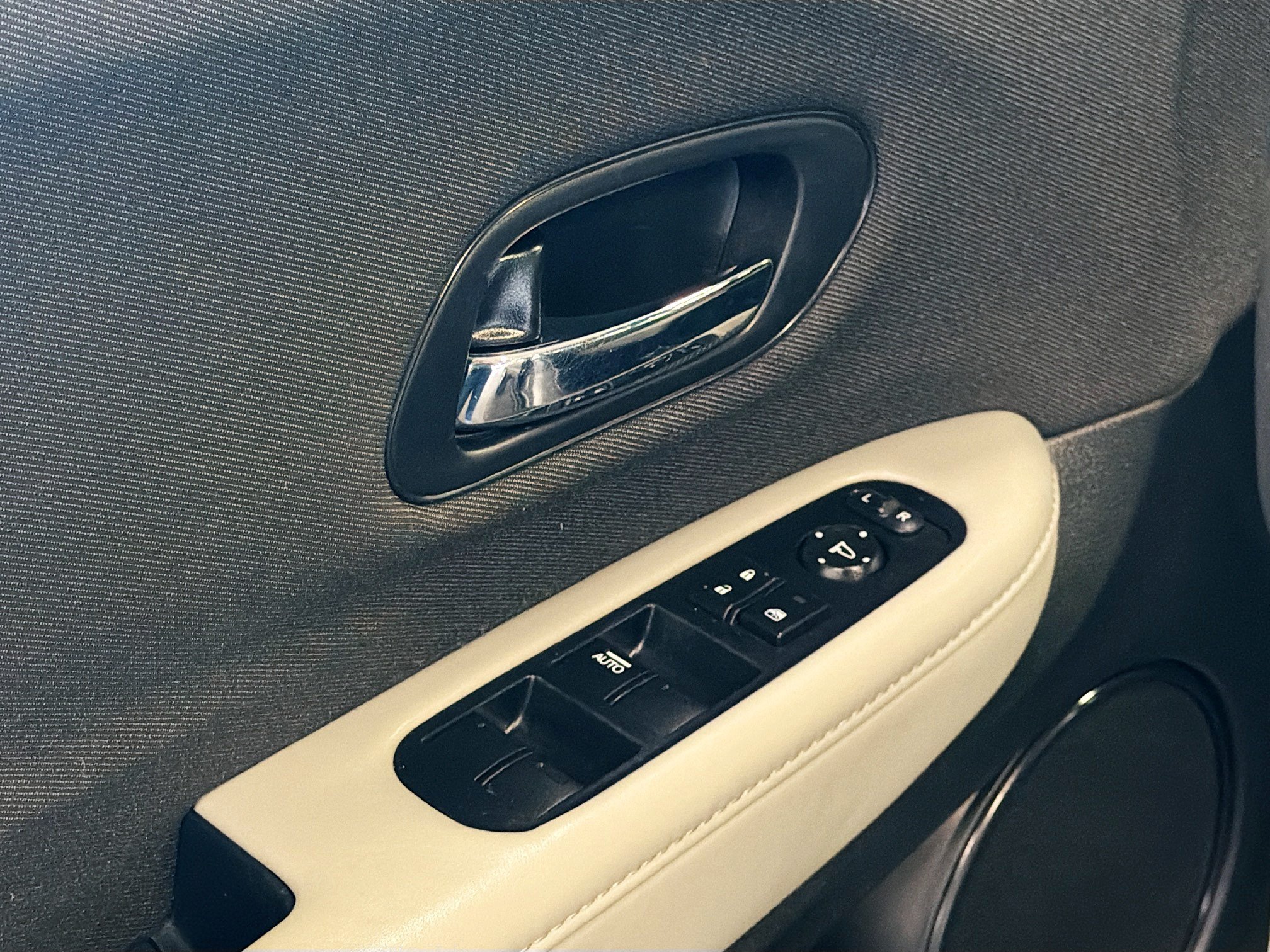 Used 2019 Honda HR-V LX image 15