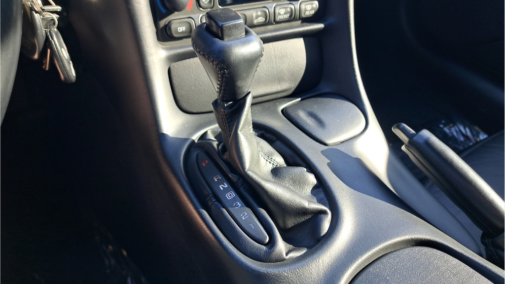 Used 2003 Chevrolet Corvette Coupe w/ Preferred Equipment Group RWD image 17