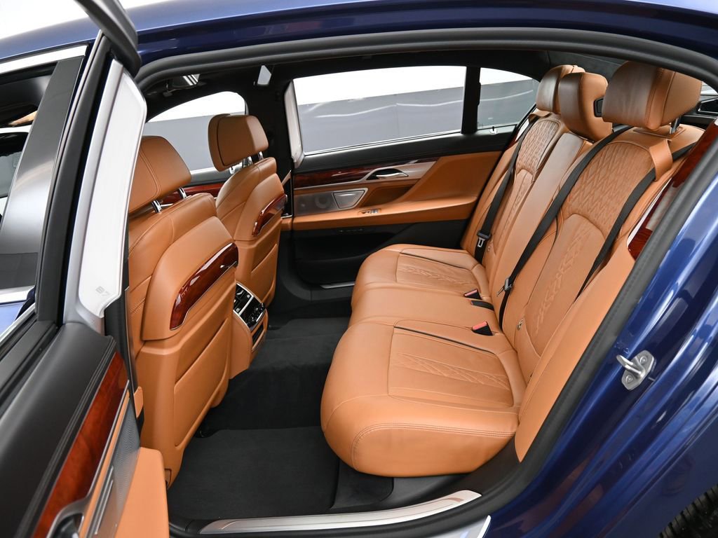Used 2022 BMW ALPINA B7 xDrive w/ Luxury Rear Seating Package AWD/4WD image 29