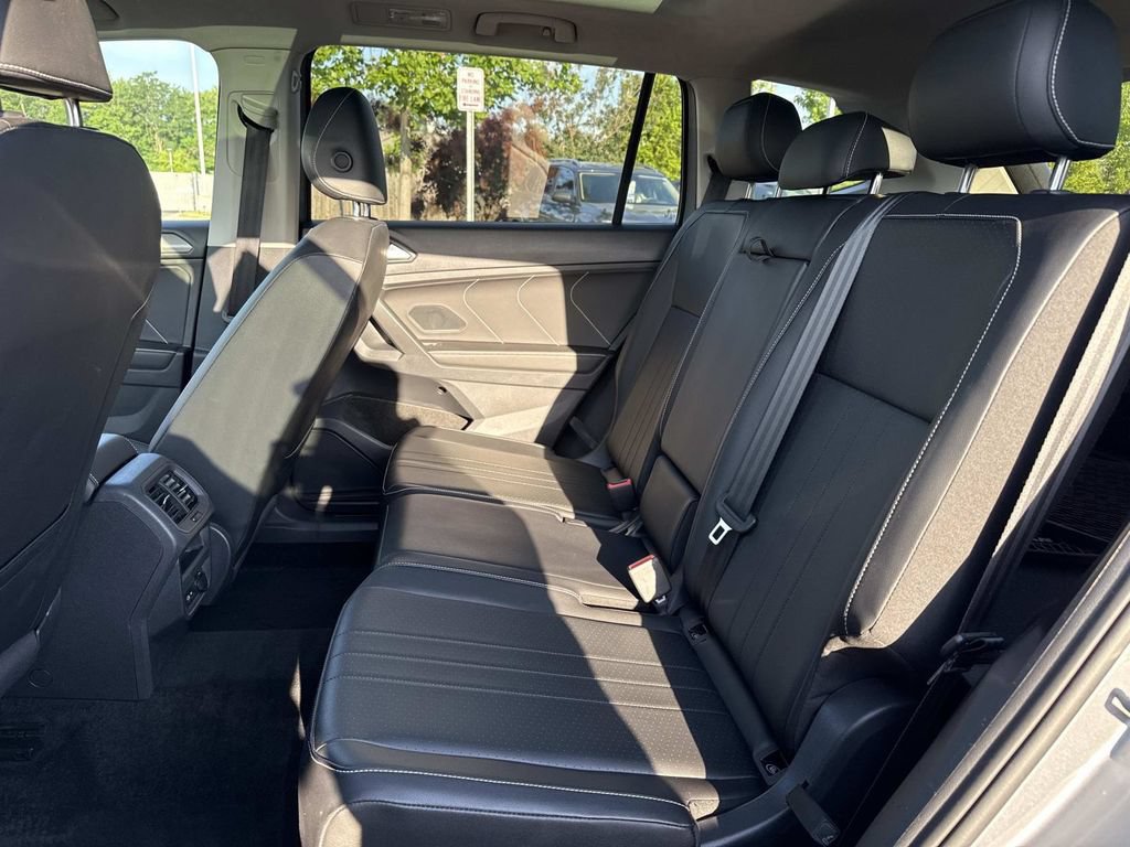 Used 2023 Volkswagen Tiguan SE AWD/4WD image 11