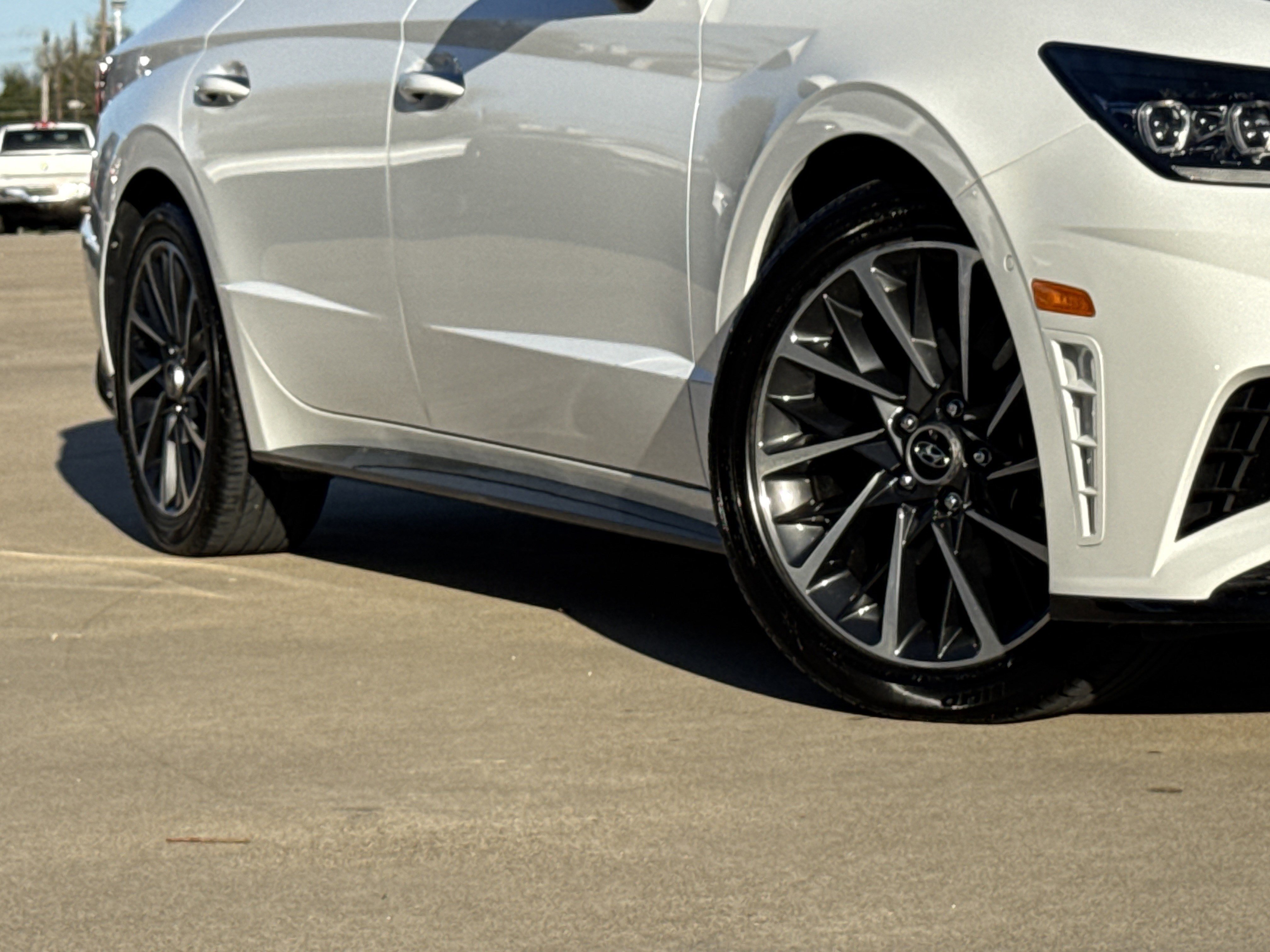 Used 2023 Hyundai Sonata Limited image 3