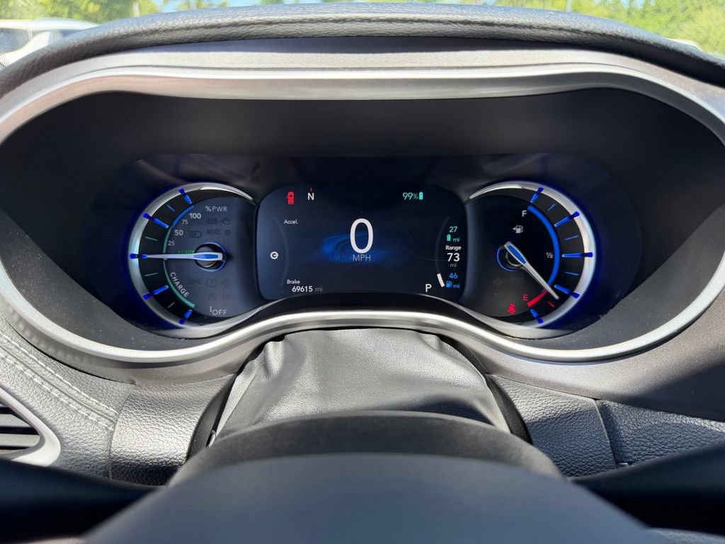 Used 2023 Chrysler Pacifica Touring-L FWD image 22