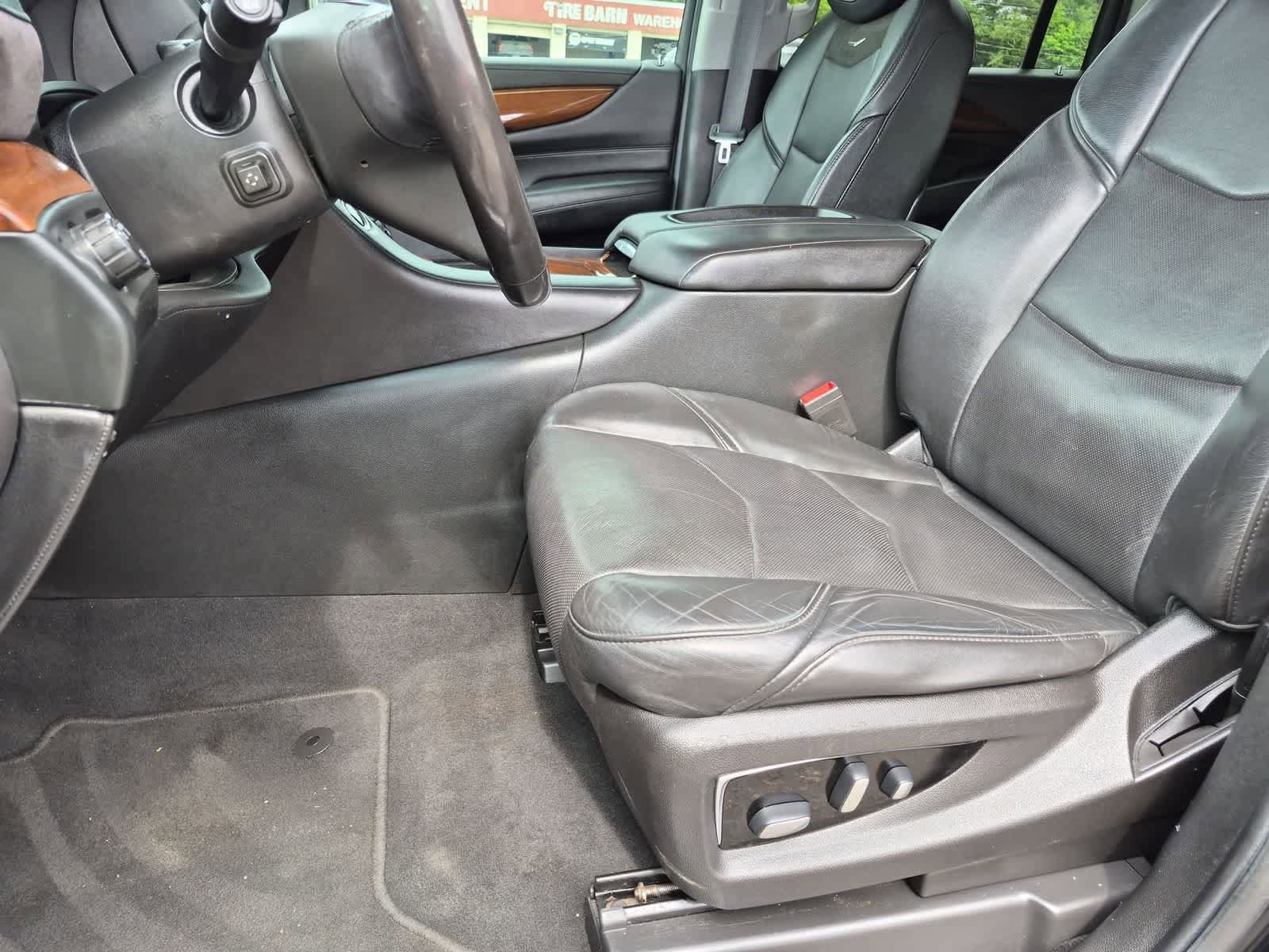 Used 2019 Cadillac Escalade ESV 2WD image 16