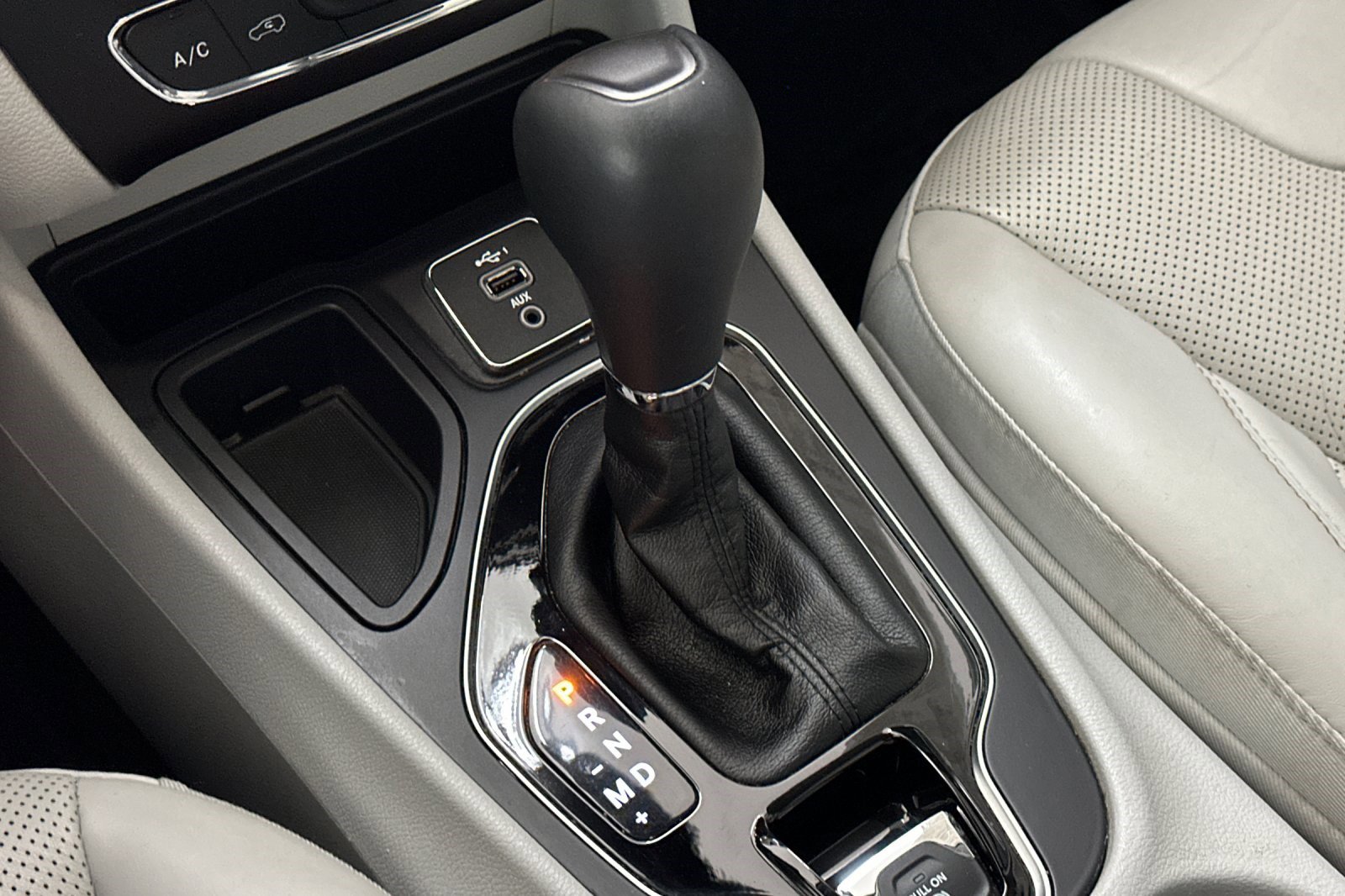 Used 2019 Jeep Cherokee Limited w/ Technology Group image 17