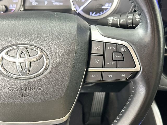 Used 2024 Toyota Highlander LE AWD/4WD image 20
