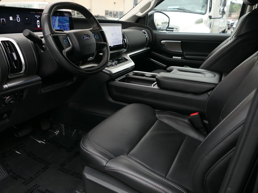 Used 2025 Ford Expedition Max Platinum AWD/4WD image 12