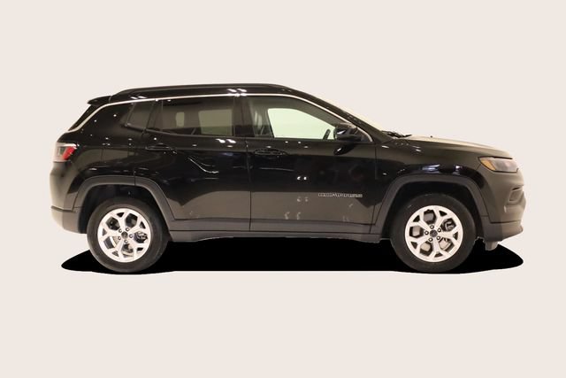 Used 2025 Jeep Compass Latitude AWD/4WD image 4