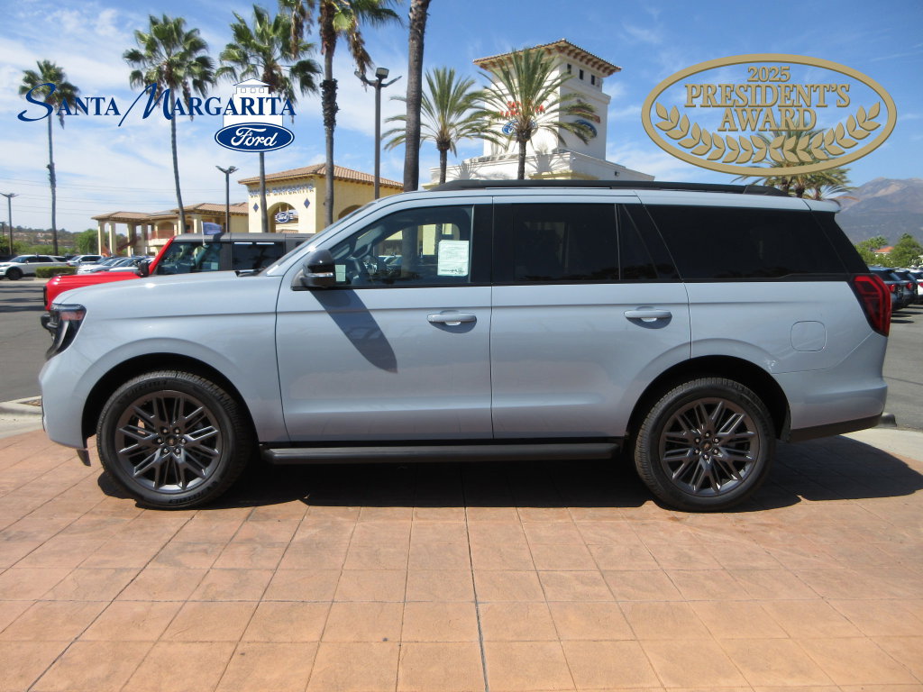 New 2026 Ford Expedition Platinum w/ Stealth Appearance Package AWD/4WD image 1