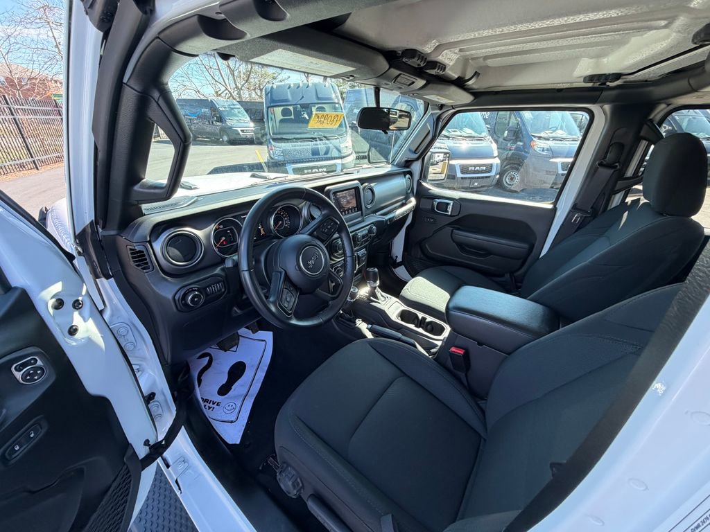 Used 2022 Jeep Wrangler Unlimited Sport w/ Technology Group image 10