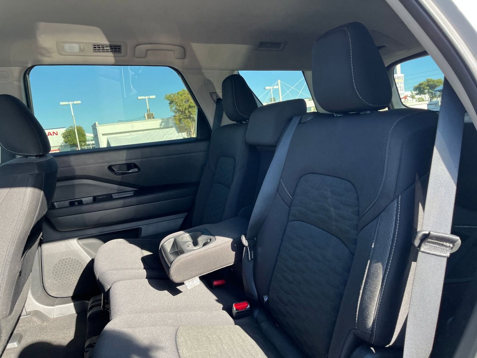 Used 2025 Nissan Pathfinder SV image 28